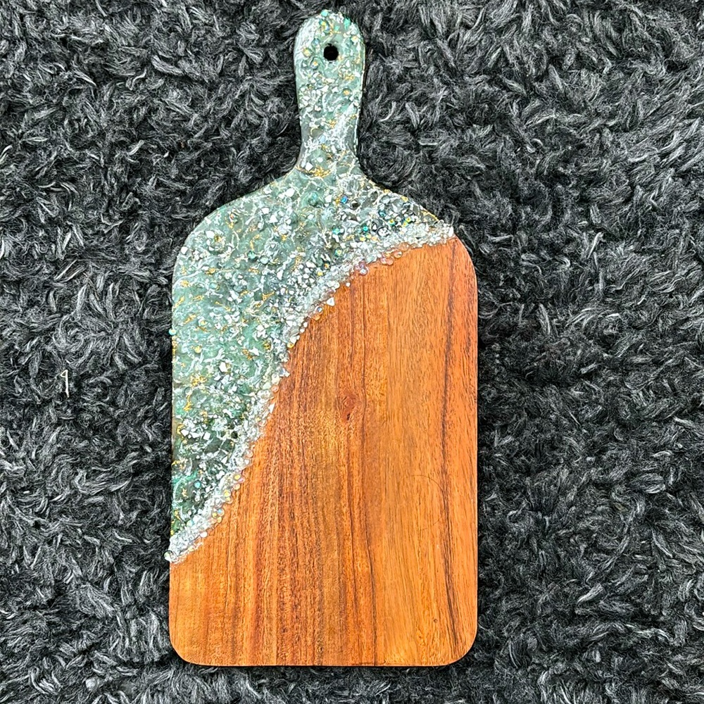 handcrafted, Resin Cutting Board